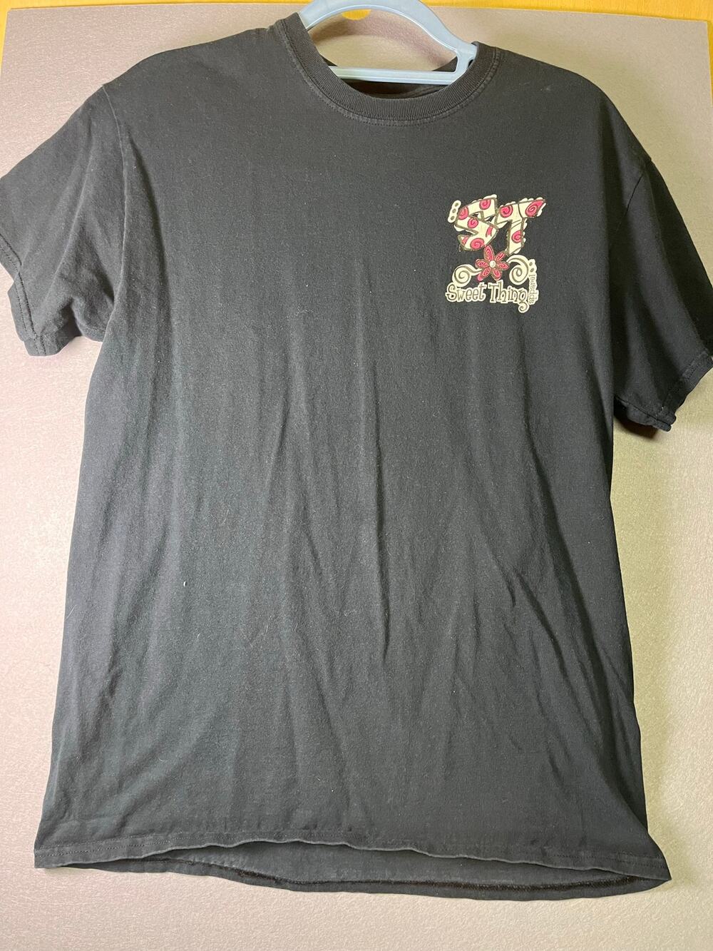 Gildan Sweet Thing Black Friday Do’s & Don’ts Graphic T-Shirt Size Medium